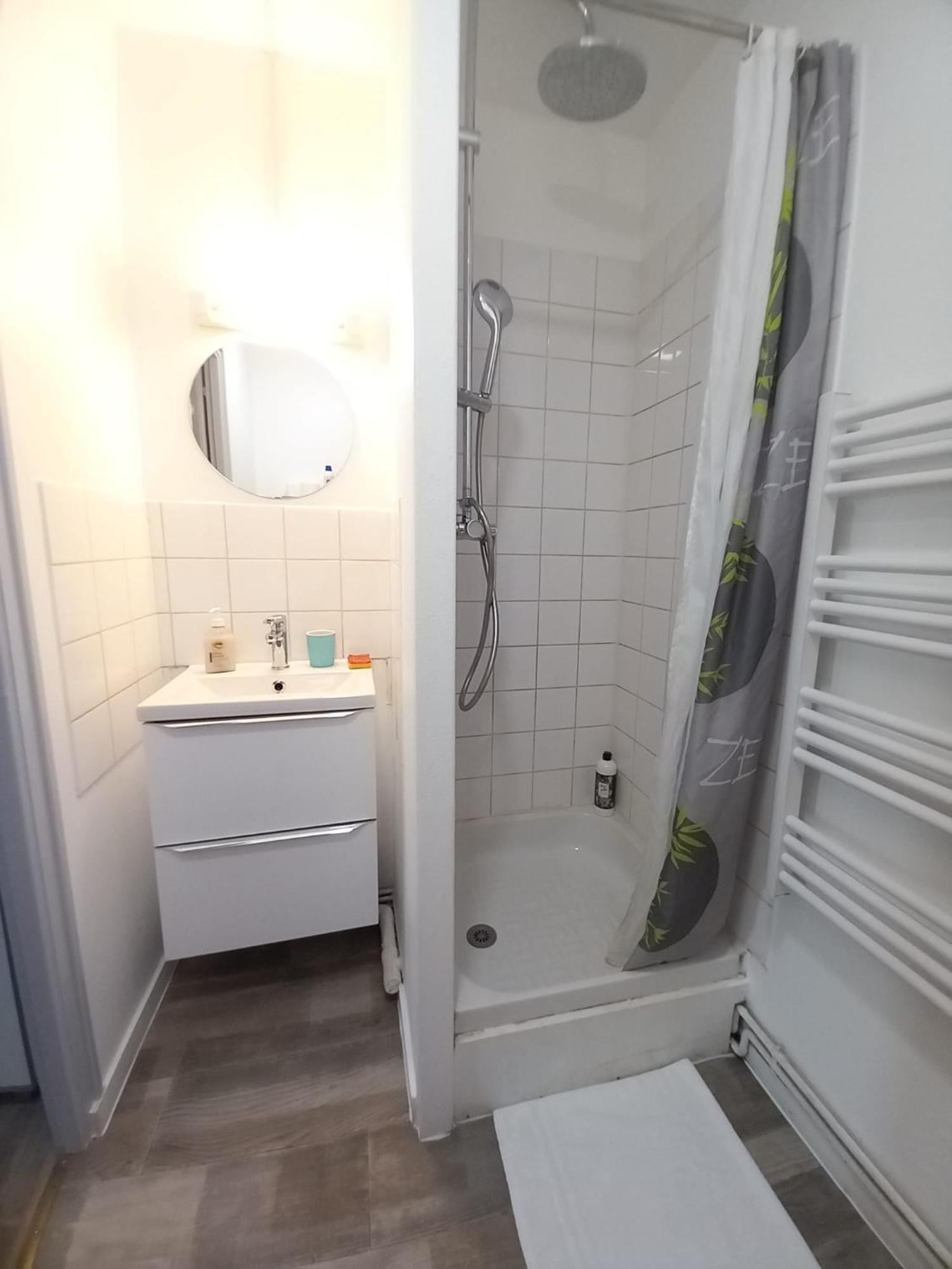 Studio Simplicien *Cosy* Plein Centre Ville De Poitiers *Tv* Wifi *Cafe* Exterior photo